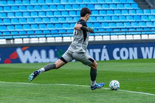 How is the UK addressing the rise of antibiotic resistance?