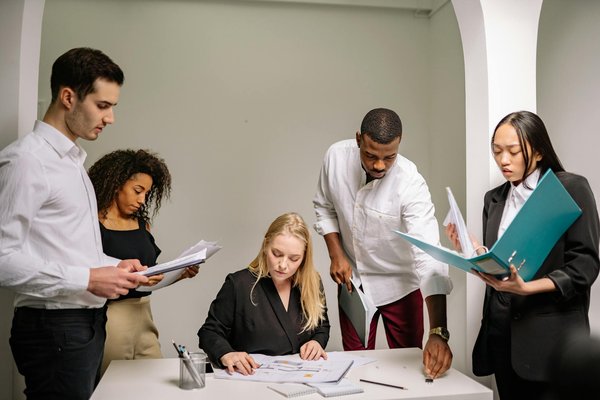 What Are the Essential Elements of a Traditional UK Home Design?